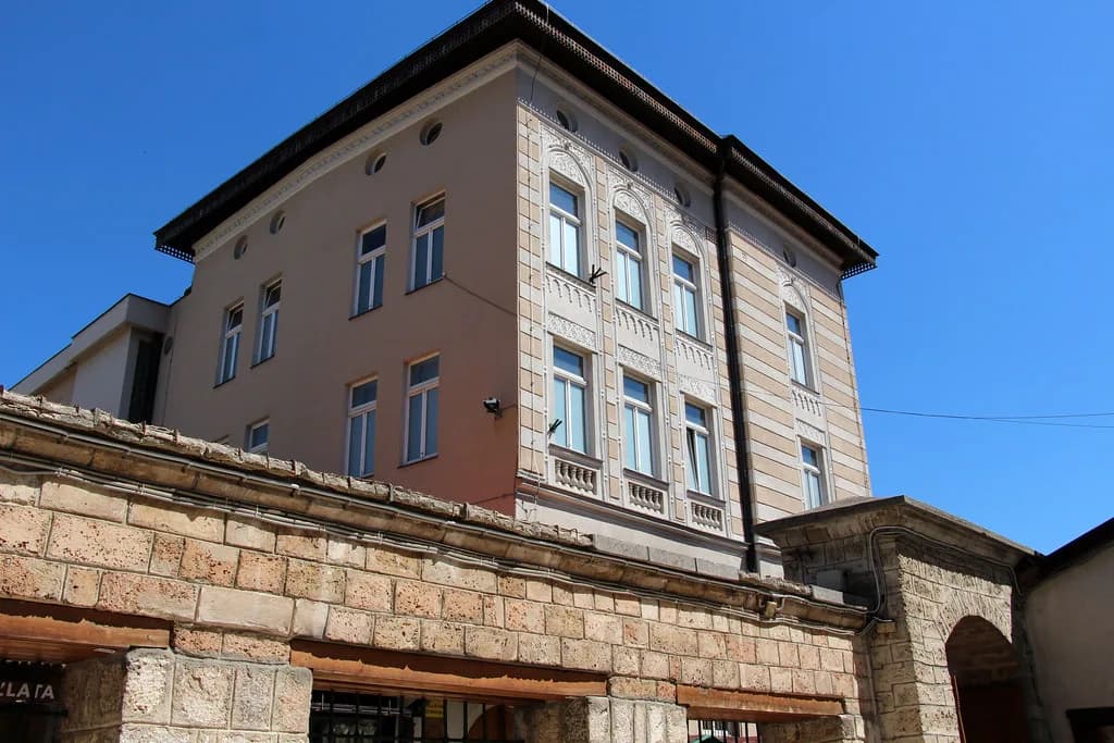 Money in Bosnia: Currency, Cards, Cash and Tipping Explained