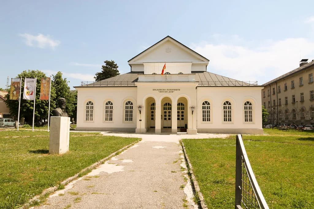 Money in Montenegro: Currency, Cash and Cards for Travelers