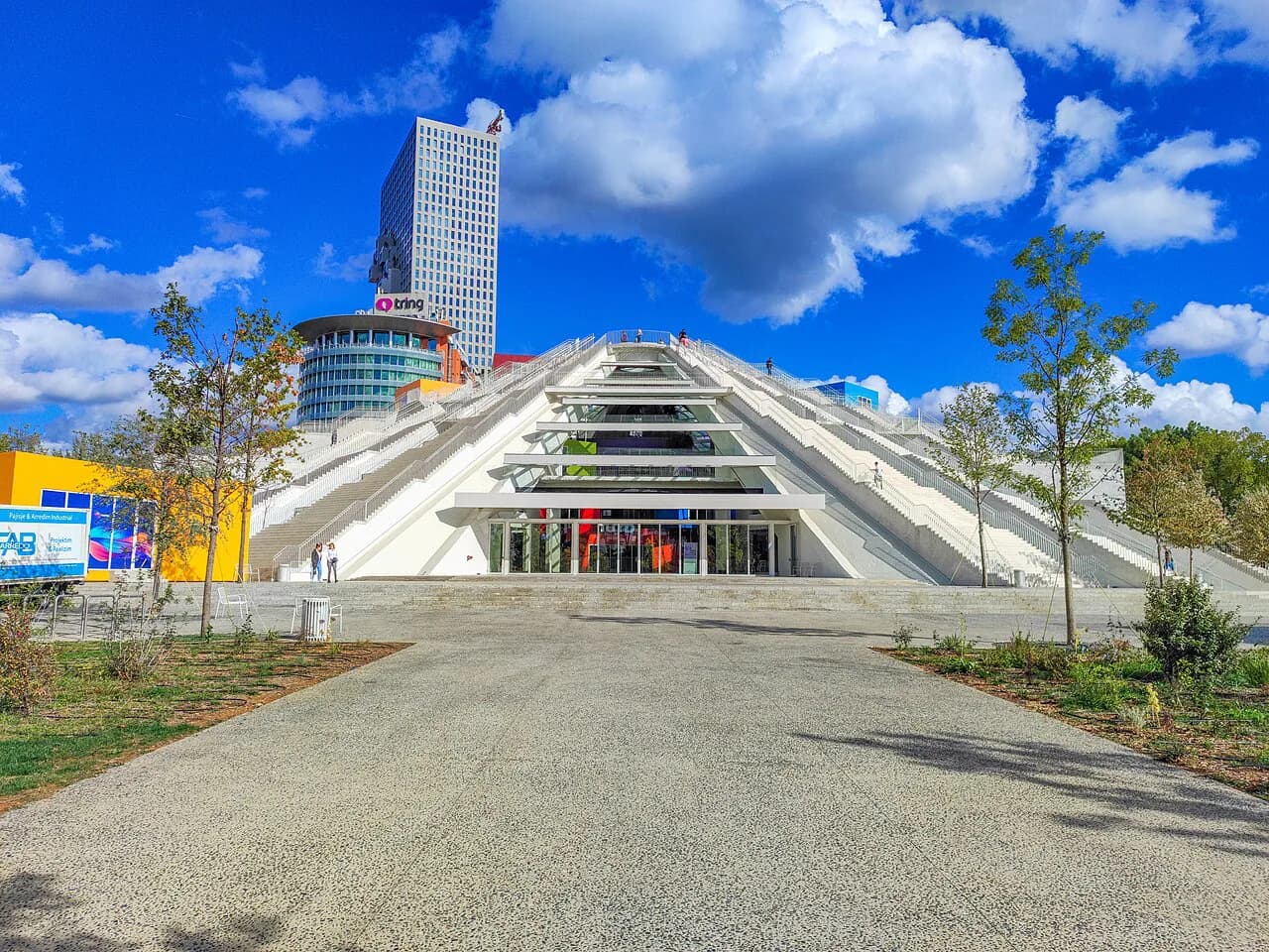 Tirana in April: Weather, Crowds and Whether It's Worth It