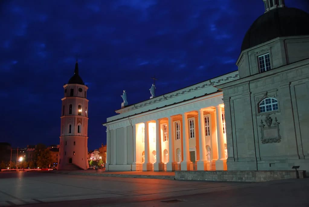Money in Lithuania: Cards, Cash and Costs