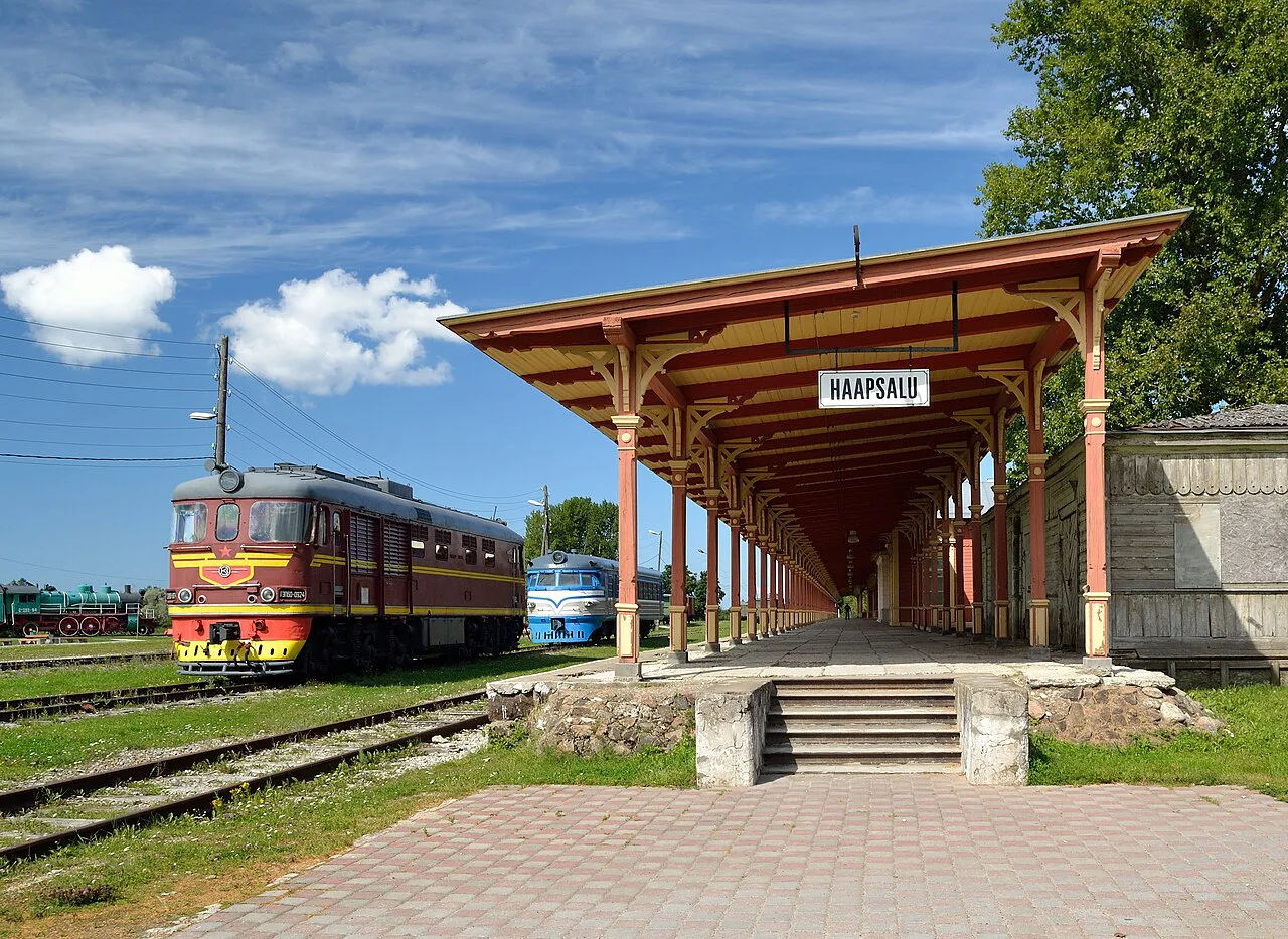 Haapsalu raudteejaama ooteplatvorm, Estonia