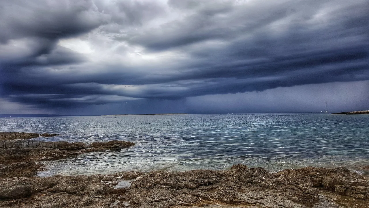 Before the rain, Pula
